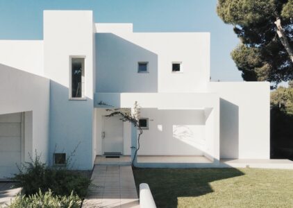 ¿Puede un heredero alquilar una vivienda sin consultar con los legitimarios?