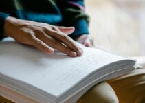 Claves para adaptar la comunidad de propietarios a una persona con baja visión o ciega