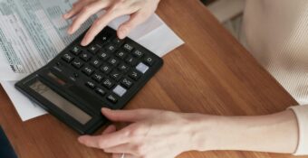 ¿Qué vas a pagar de impuestos al vender tu vivienda? Guía completa