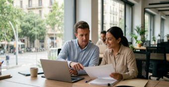 Cómo trabajan los brókeres hipotecarios de housfy: operativa, transparencia y ahorro real