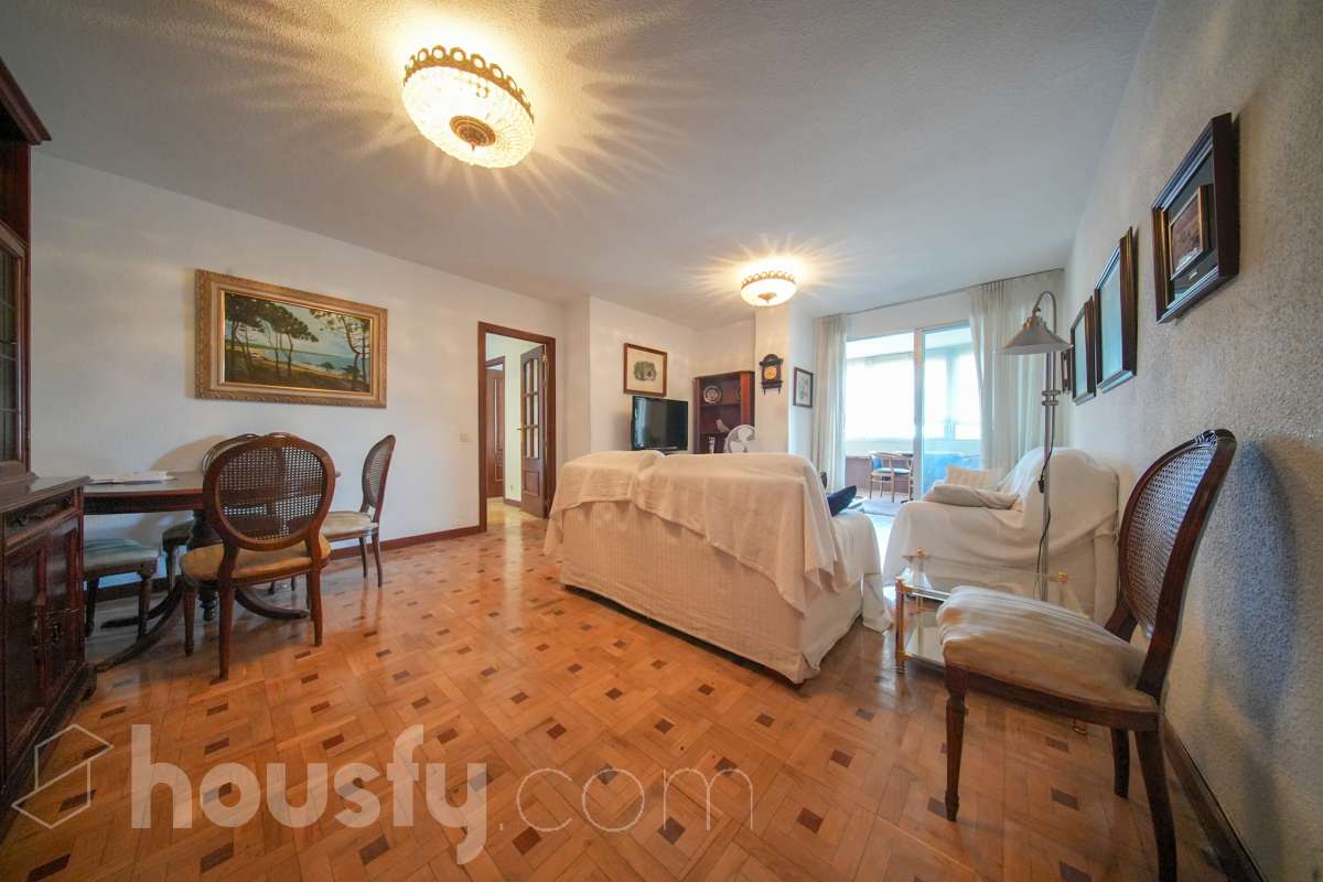 Piso en venta en Calle Condado de Treviño, Ciudad Lineal, Madrid-1