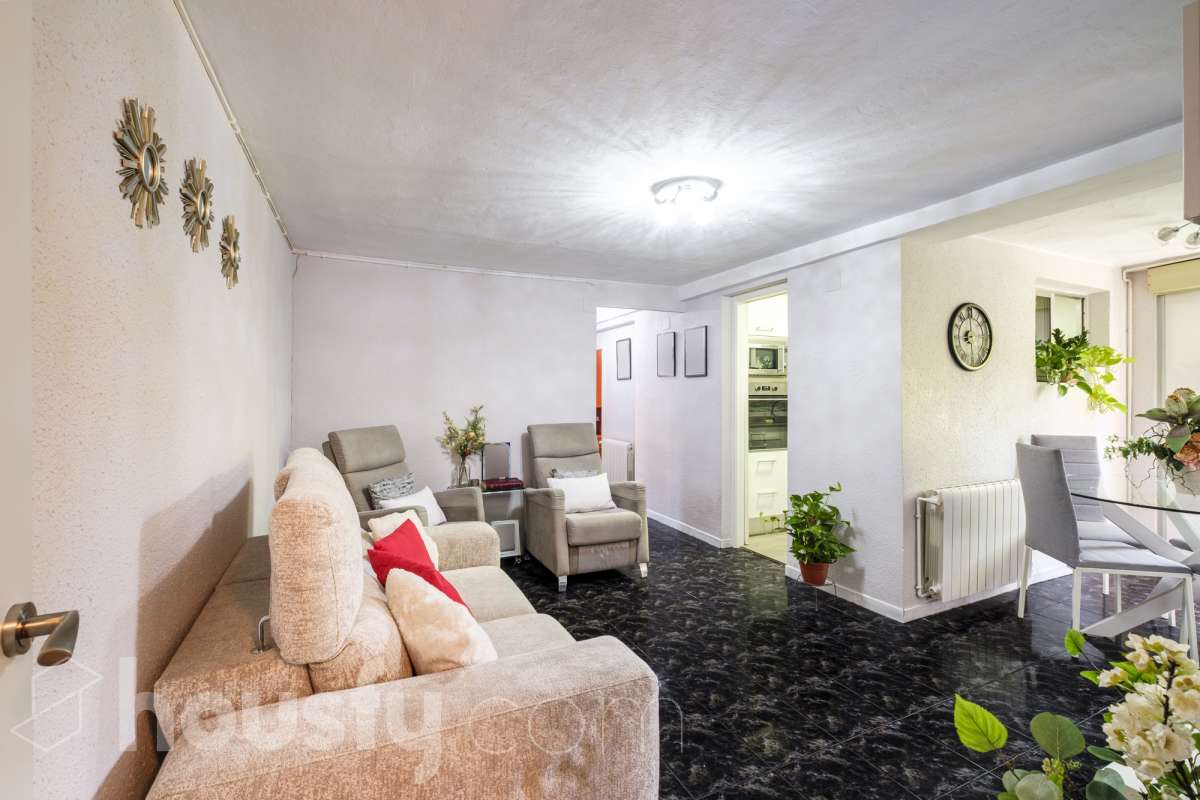 Piso en venta en Plaça de la Font Flavià, Nord-Est, Terrassa-1