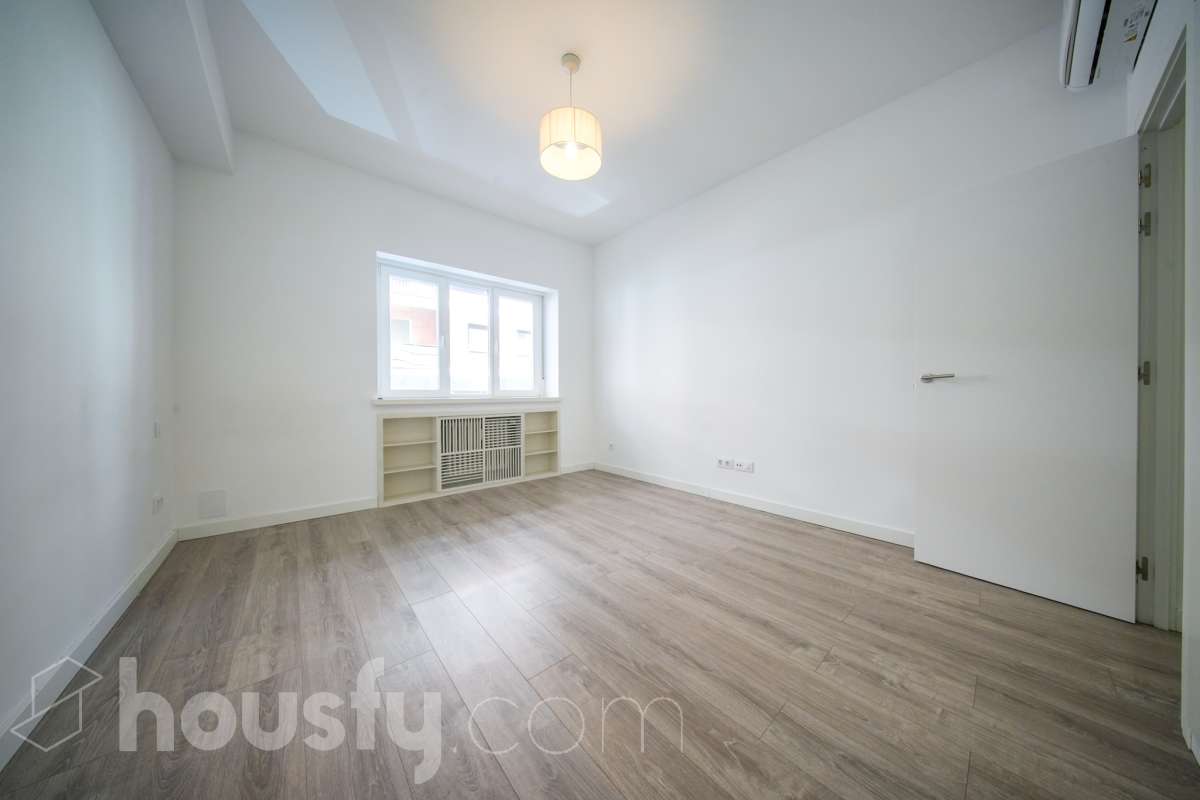 Piso en venta en Calle de Sánchez Pacheco, Chamartín, Madrid-0