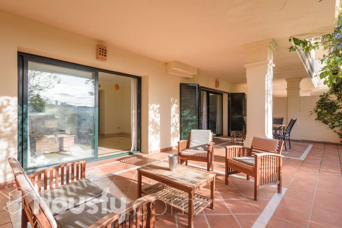 Piso en venta en Calle Luis Morales-Atalaya Rio Verde, Nueva Andalucía, Marbella-1