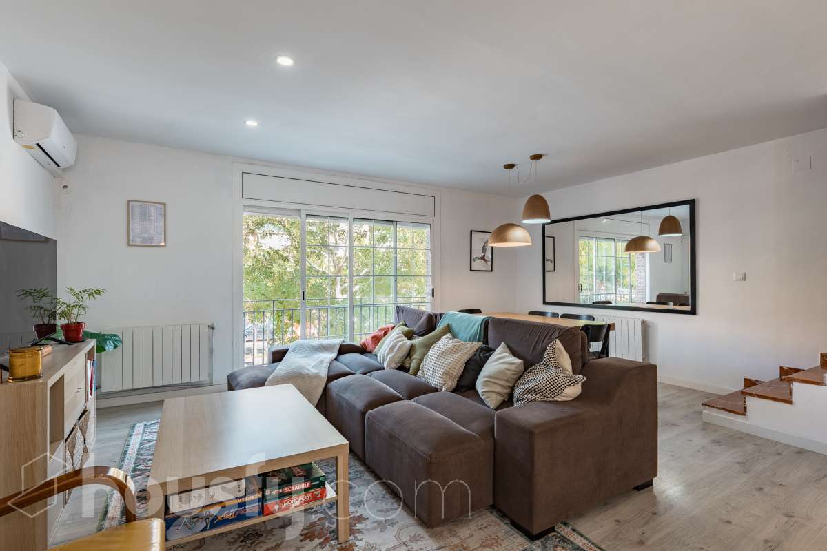 Casa en venta en Avinguda de la Riera de Sant Llorenç,  Gavà-0