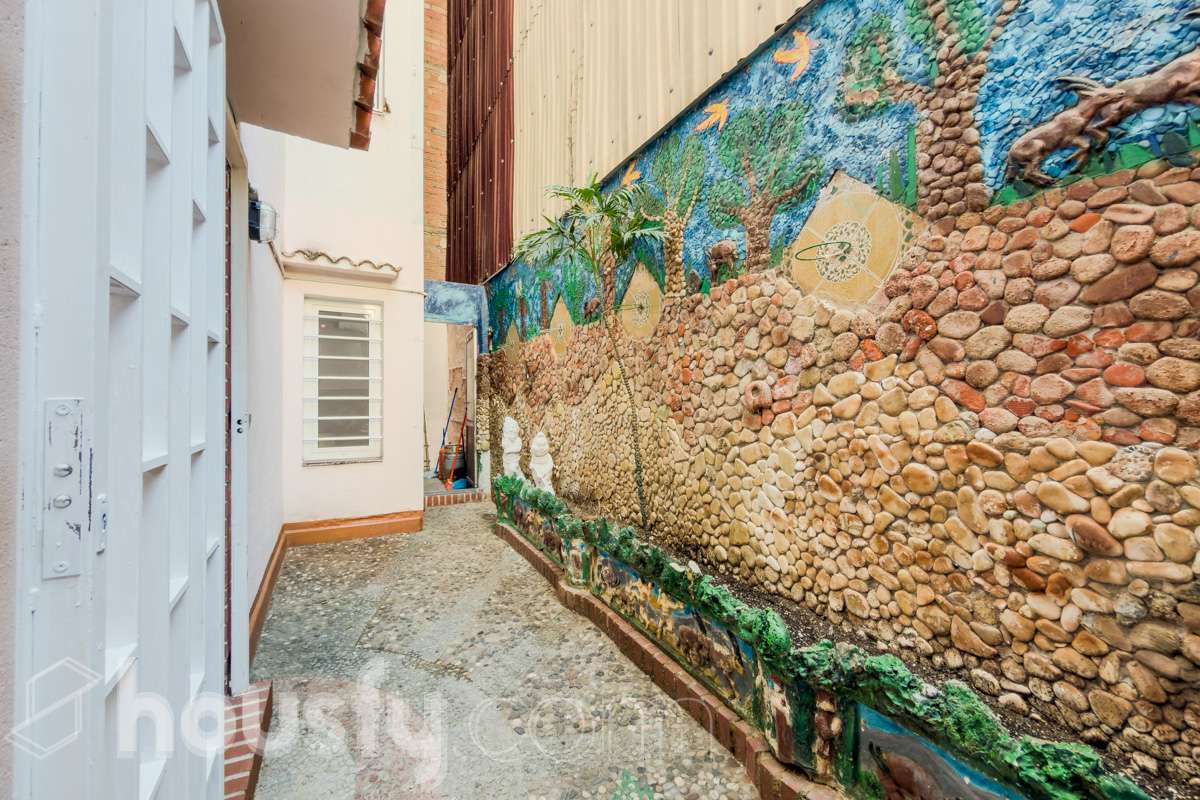 Bajo en venta en Calle Sacedon, Horta Guinardó, Barcelona-1