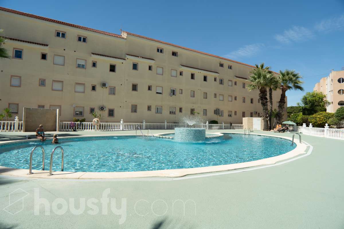 Piso en venta en Avenida de  Robleda,  Torrevieja-1