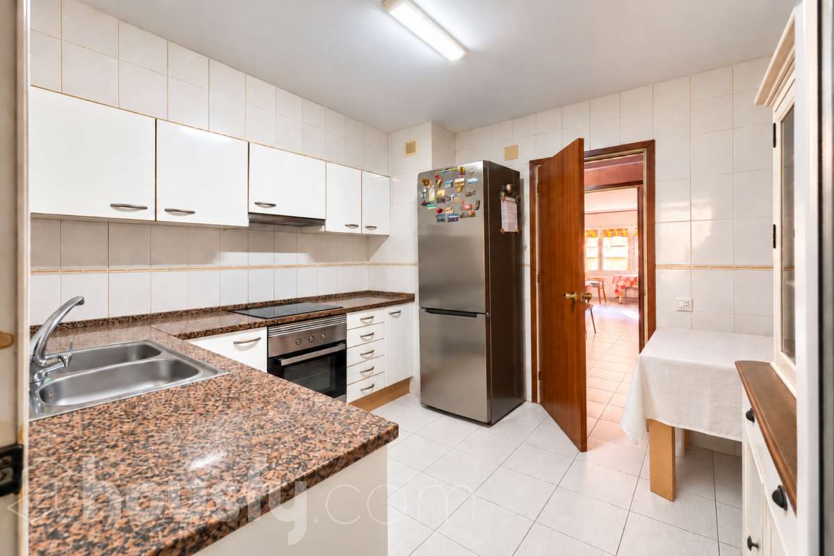 Piso en venta en Calle Castell de solterra,  Girona-4