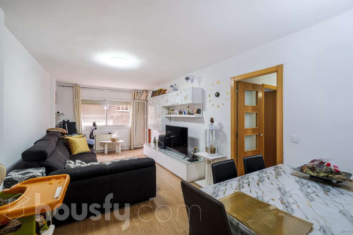 Piso en venta en Carrer de Menéndez y Pelayo, Sud, Terrassa-0