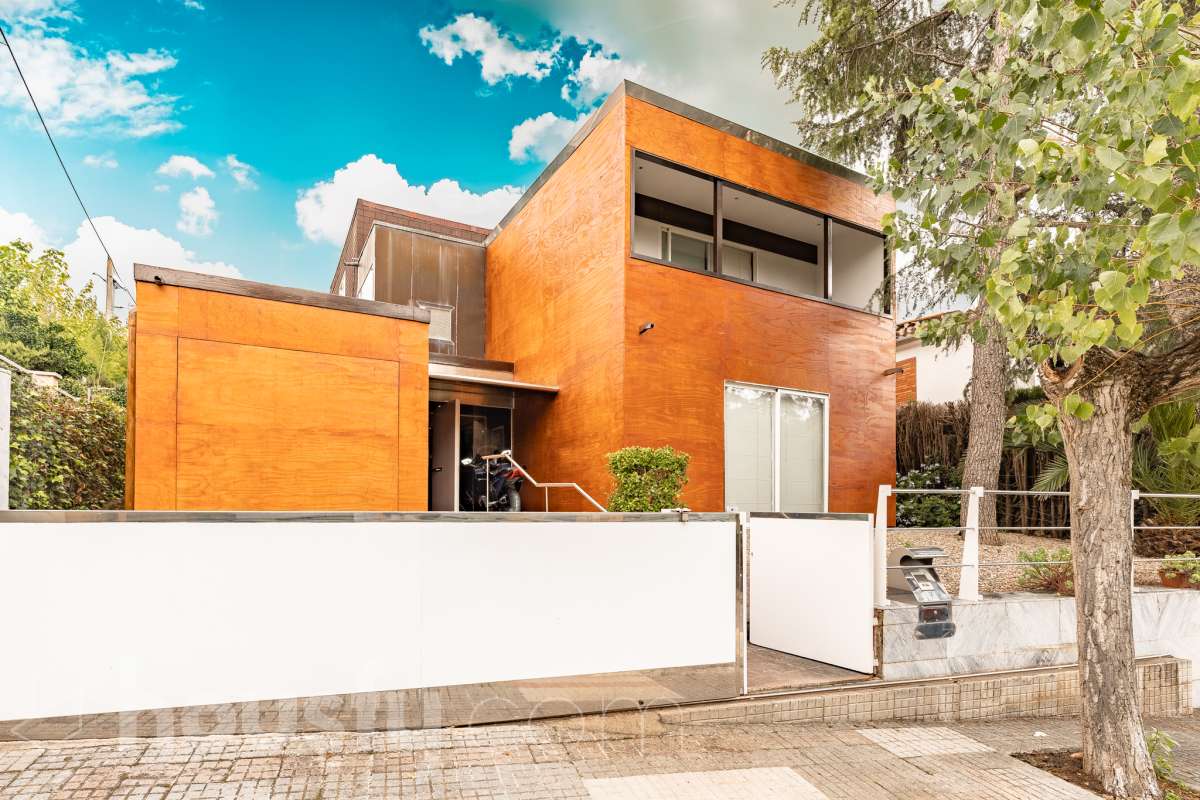 Casa en venta en Calle Quatre vents,  Sant esteve Sesrovires-0