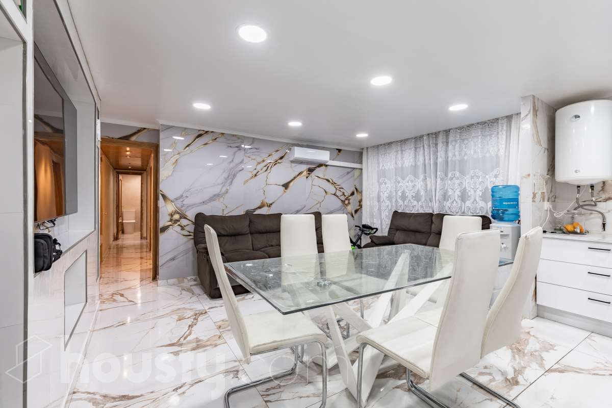 Bajo en venta en Avinguda de la Mediterrània,  Badia del Vallès-1
