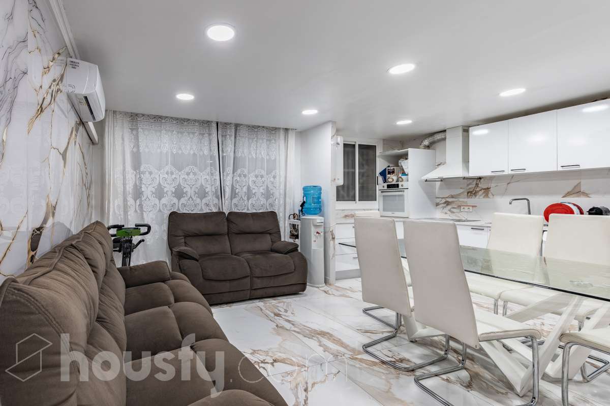 Bajo en venta en Avinguda de la Mediterrània,  Badia del Vallès-2