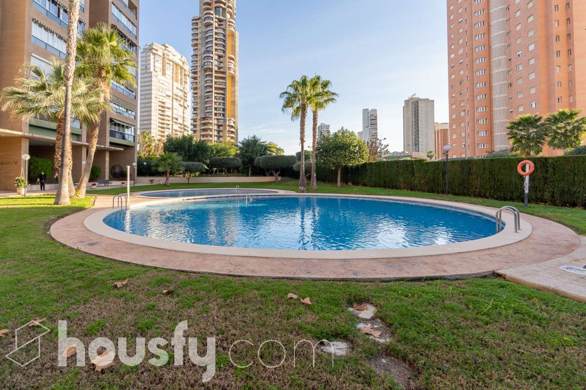 Piso en venta en Avenida de Bélgica,  Benidorm-0
