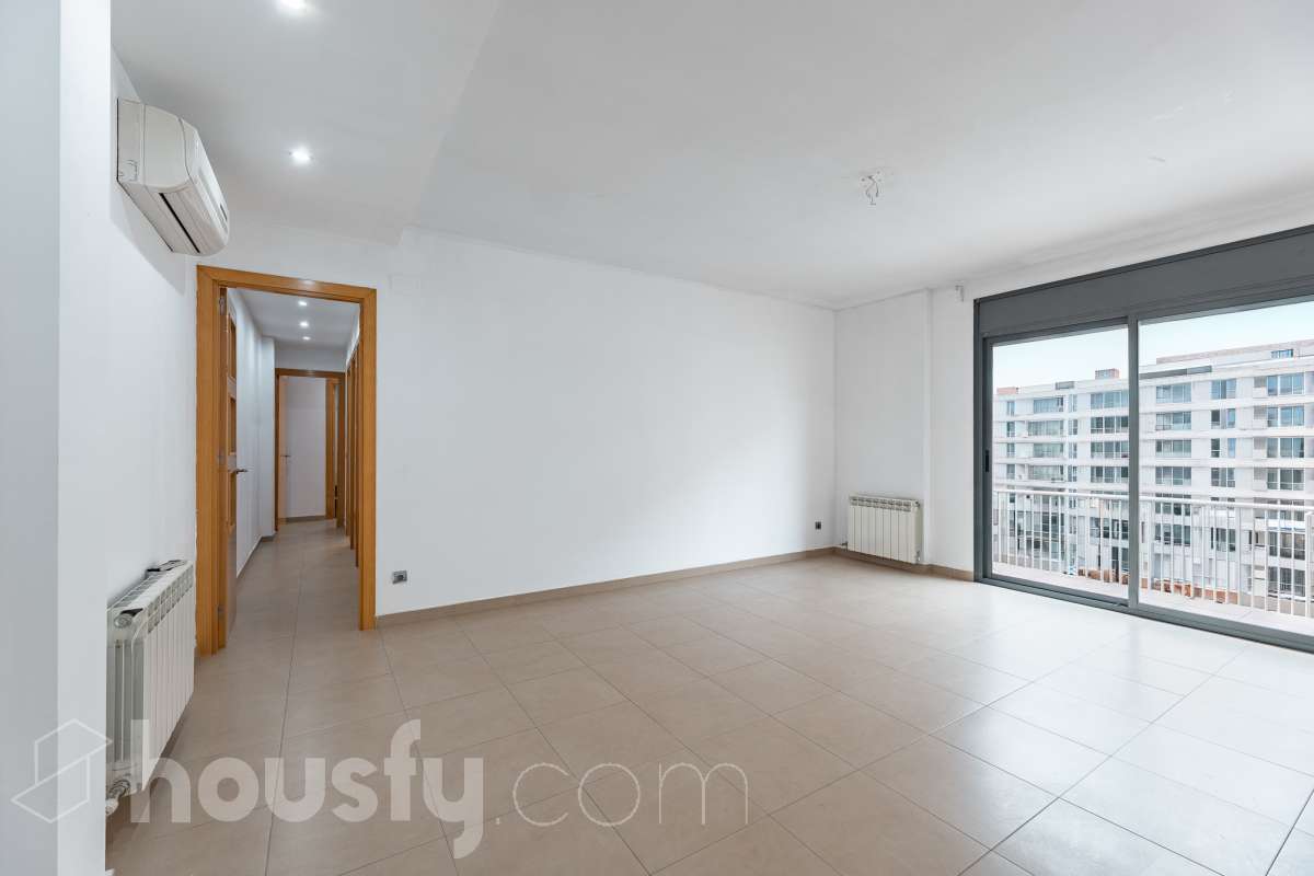 Piso en venta en Calle Barbera,  Cerdanyola del Vallès-0