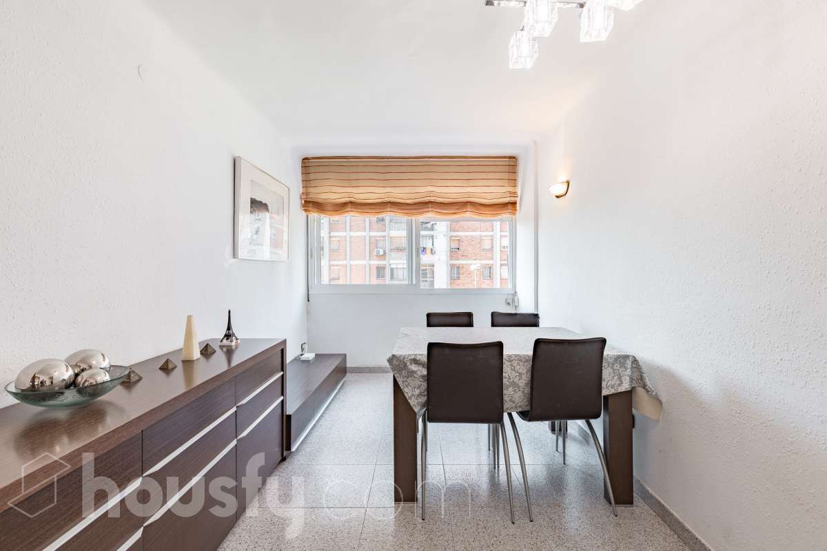 Piso en venta en Calle Acacia,  Cornellà de Llobregat-0