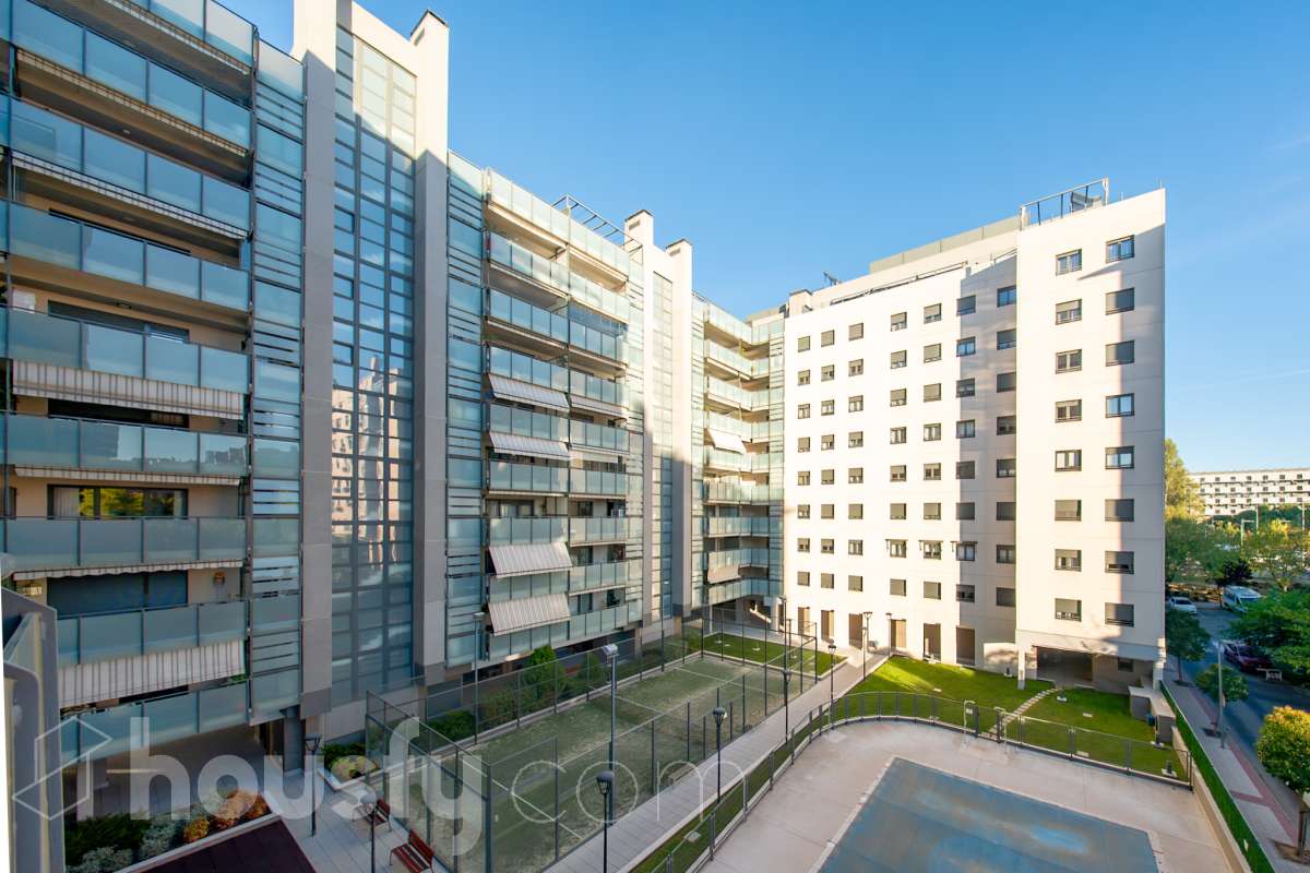Piso en venta en Calle Monton de Trigo,  Tres Cantos-0