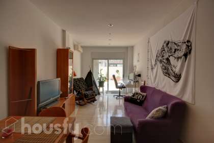 Bajo en Carrer Juan Sebastián Elcano