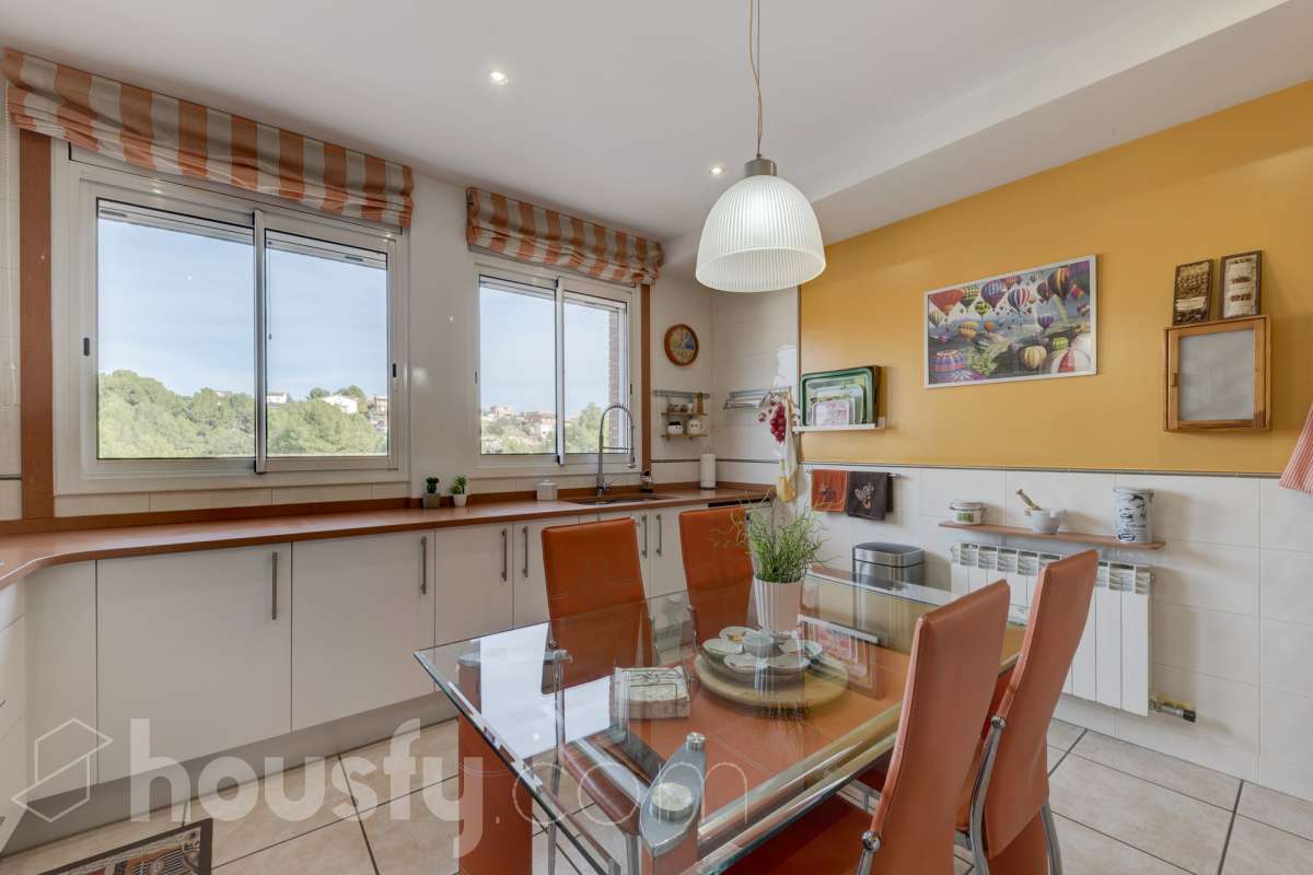 Casa en venta en Carrer Xaloc,  Sant esteve Sesrovires-1