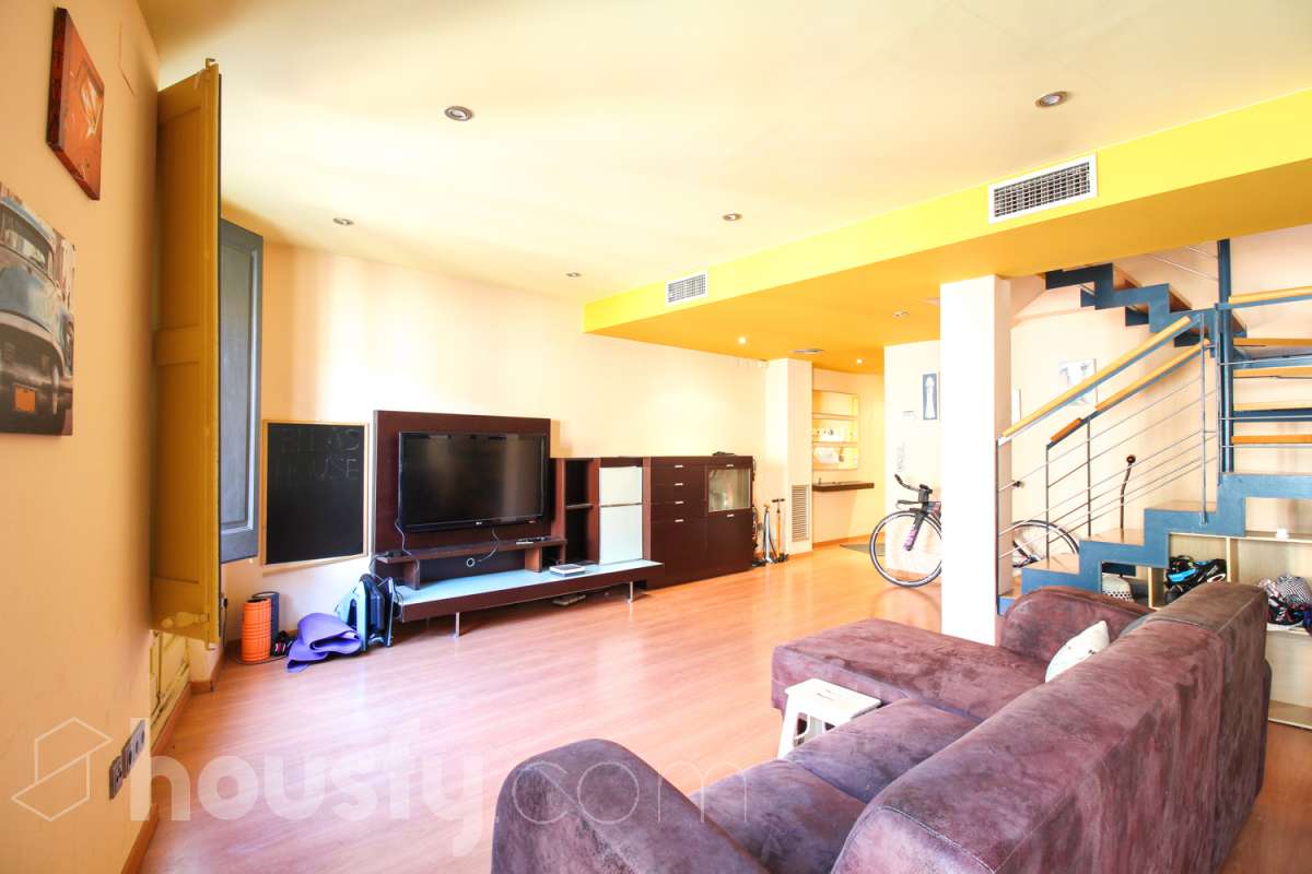 Dúplex en venta en Cort Reial,,  Girona-0