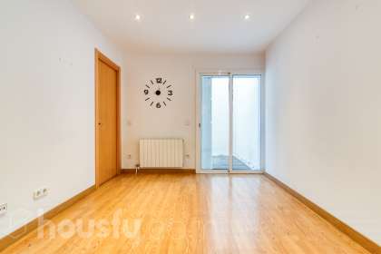 Bajo en Carrer de Coïmbra