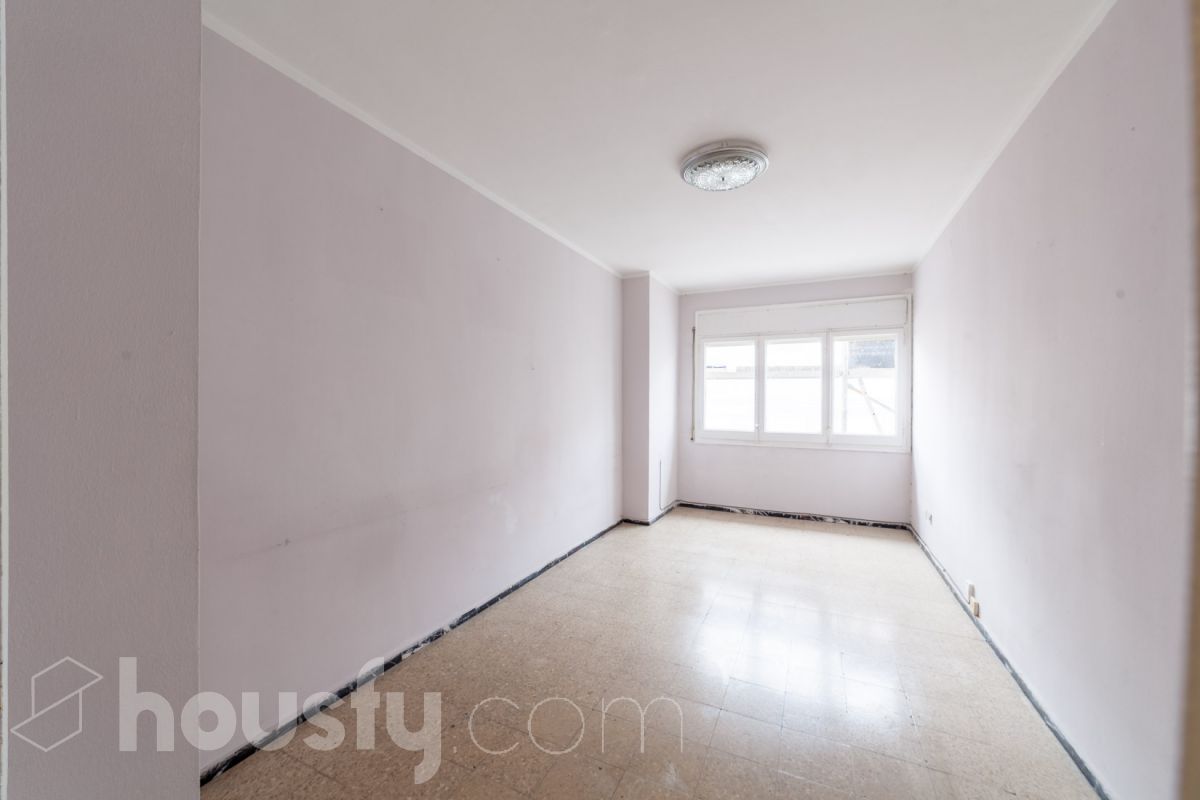 Piso en venta en Passatge Llopis,  L'Hospitalet de Llobregat-0