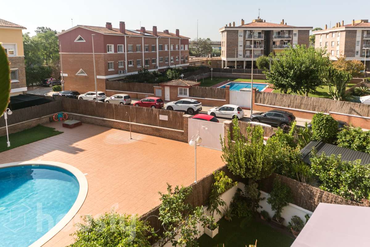 Casa en venta en Plaça de les Panes,  Gavà-0