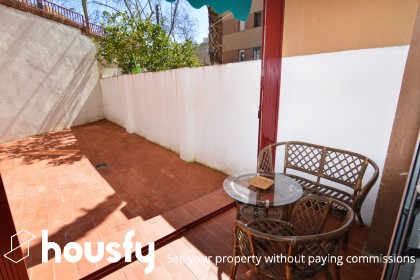 Bajo en Paseo Fabra I Puig