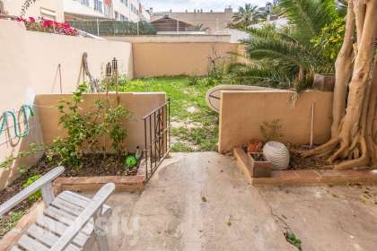 Bajo en Carrer de la Cala