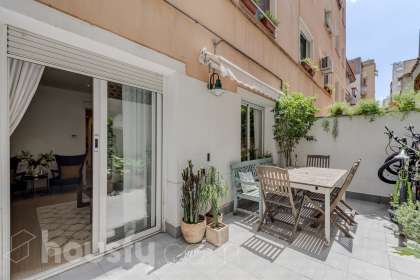 Bajo en Carrer de Gomis