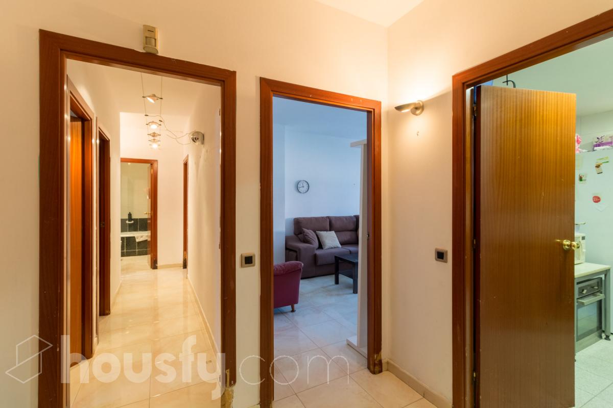 Piso en venta en Carrer de Barcelona,  Rubí-1