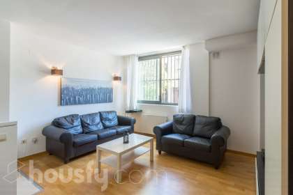 Bajo en Carrer de Santa Rosalia