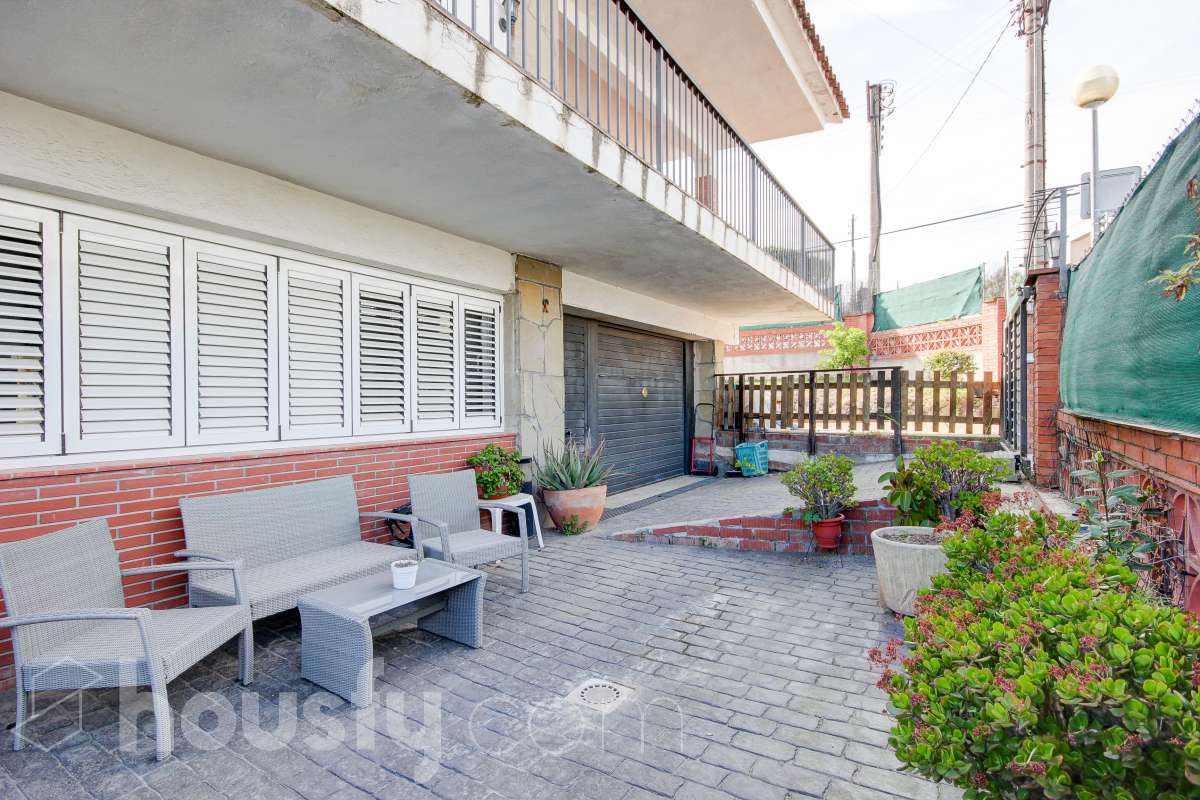 Casa en venta en Carrer de l'Estany d'Engolasters,  Lliçà d'Amunt-1