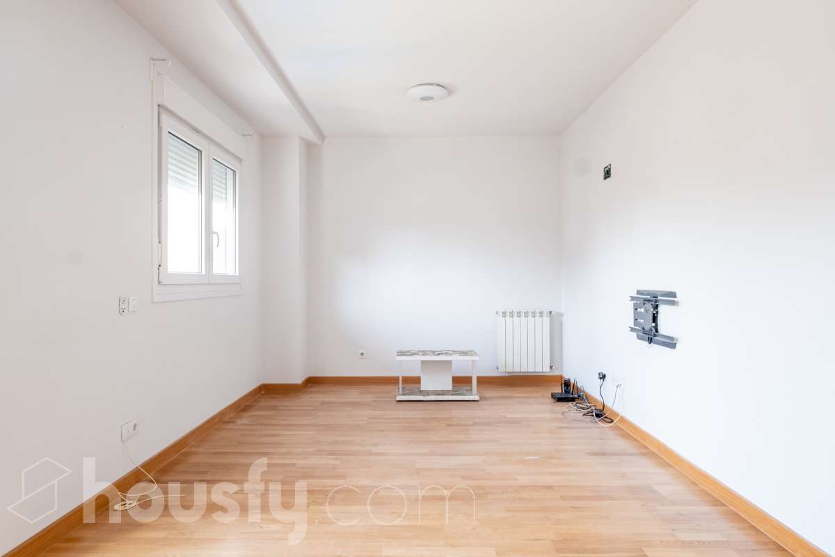 Piso en venta en Avenida los Almendros,  Rivas-Vaciamadrid-1