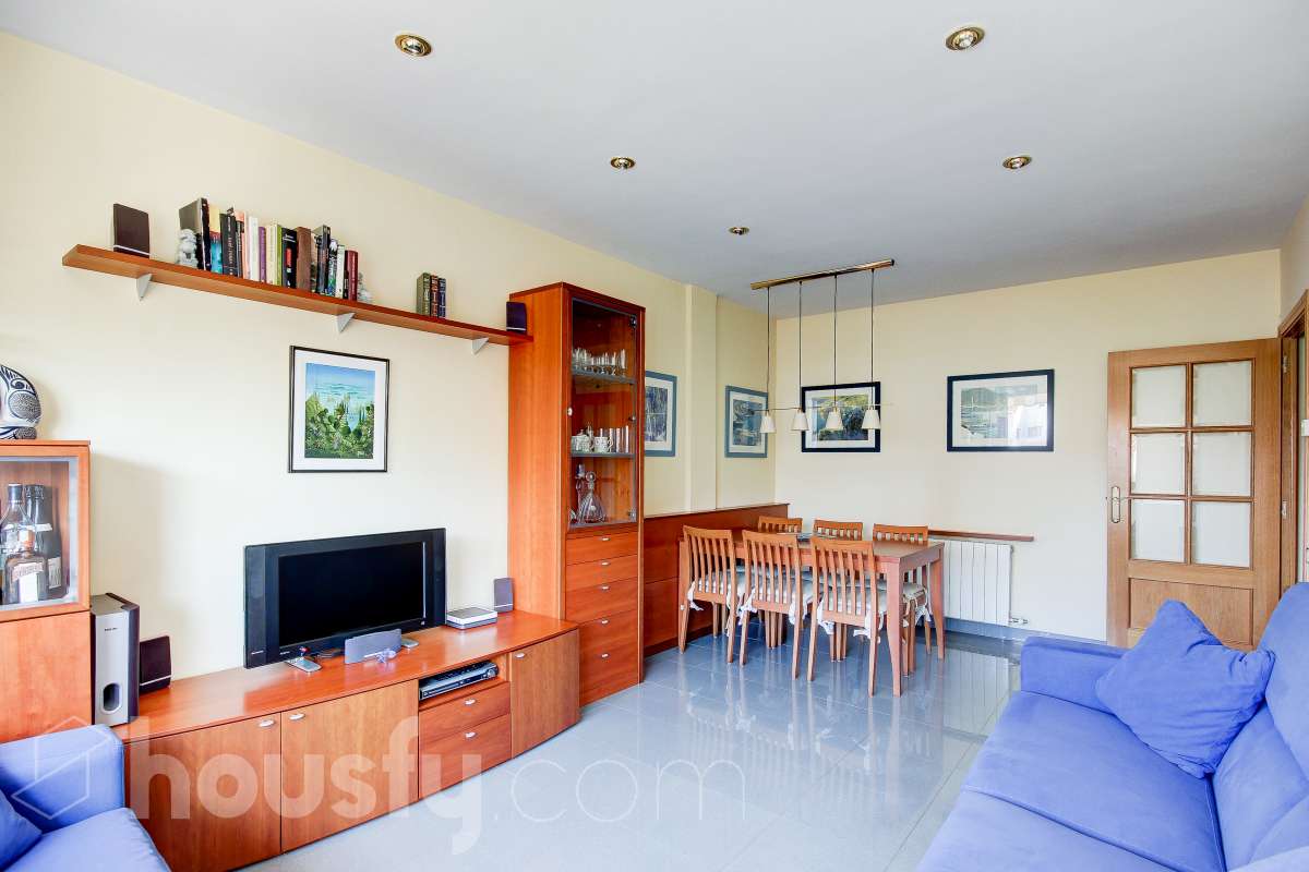 Piso en venta en Carrer Verge de Montserrat,  Cubelles-0