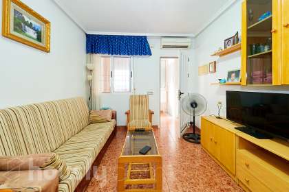 Bajo en Calle Santander