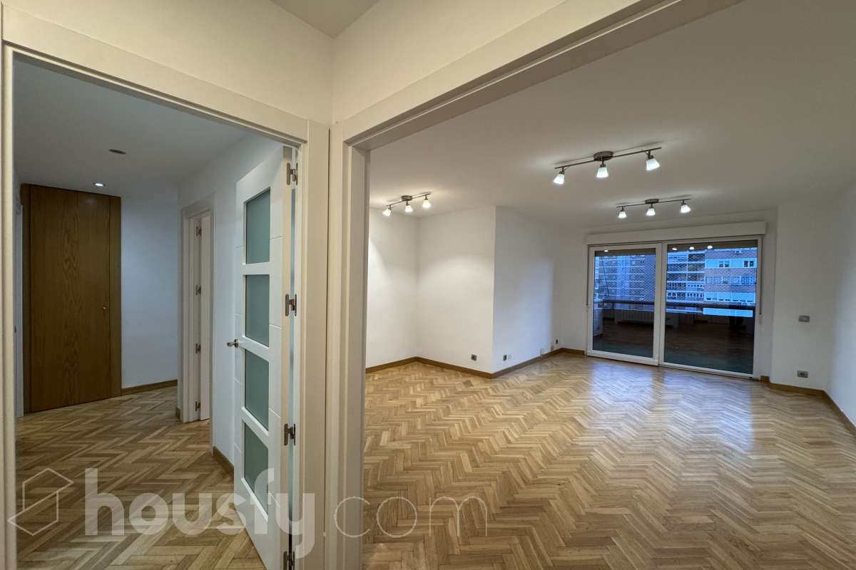 Piso en alquiler en Calle de Alfredo Marqueríe, Fuencarral, Madrid-3