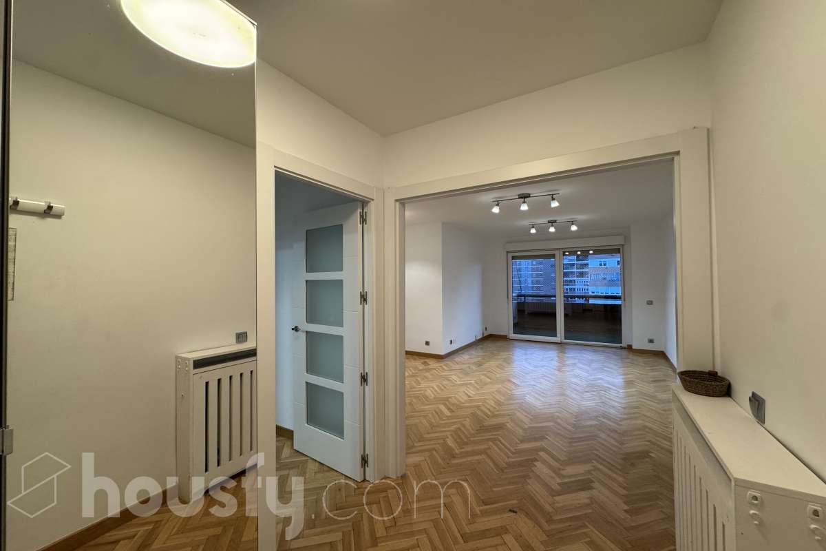 Piso en alquiler en Calle de Alfredo Marqueríe, Fuencarral, Madrid-0