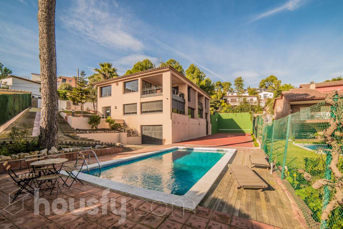 Casa en venta en Via Pau Casals,  Pallejà-0