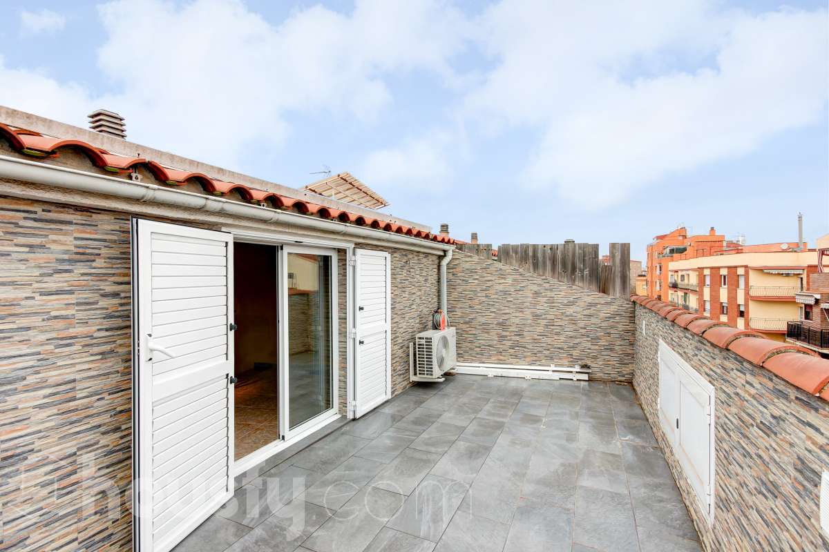 Dúplex en venta en Carrer de Sant Lluís,  Ripollet-0