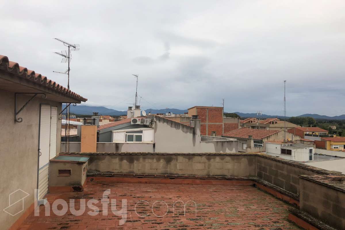 Edificio en venta en Calle Vicenç Bou,  Figueres-0