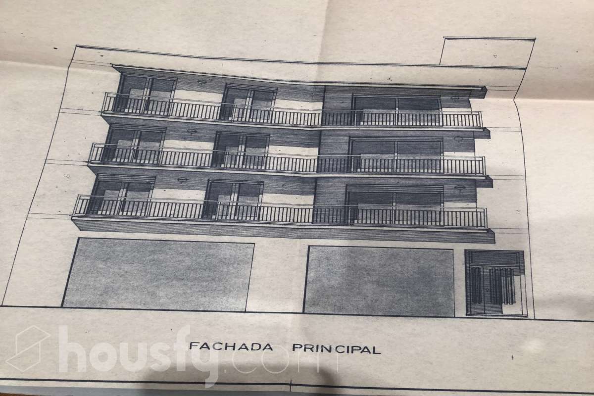 Edificio en venta en Calle Vicenç Bou,  Figueres-1