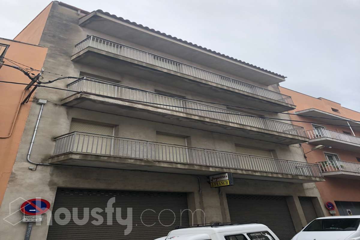 Edificio en venta en Calle Vicenç Bou,  Figueres-1