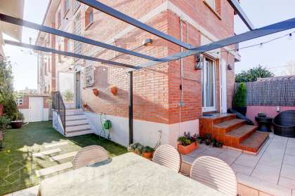 Bajo en Carrer de la Serra de Galliners