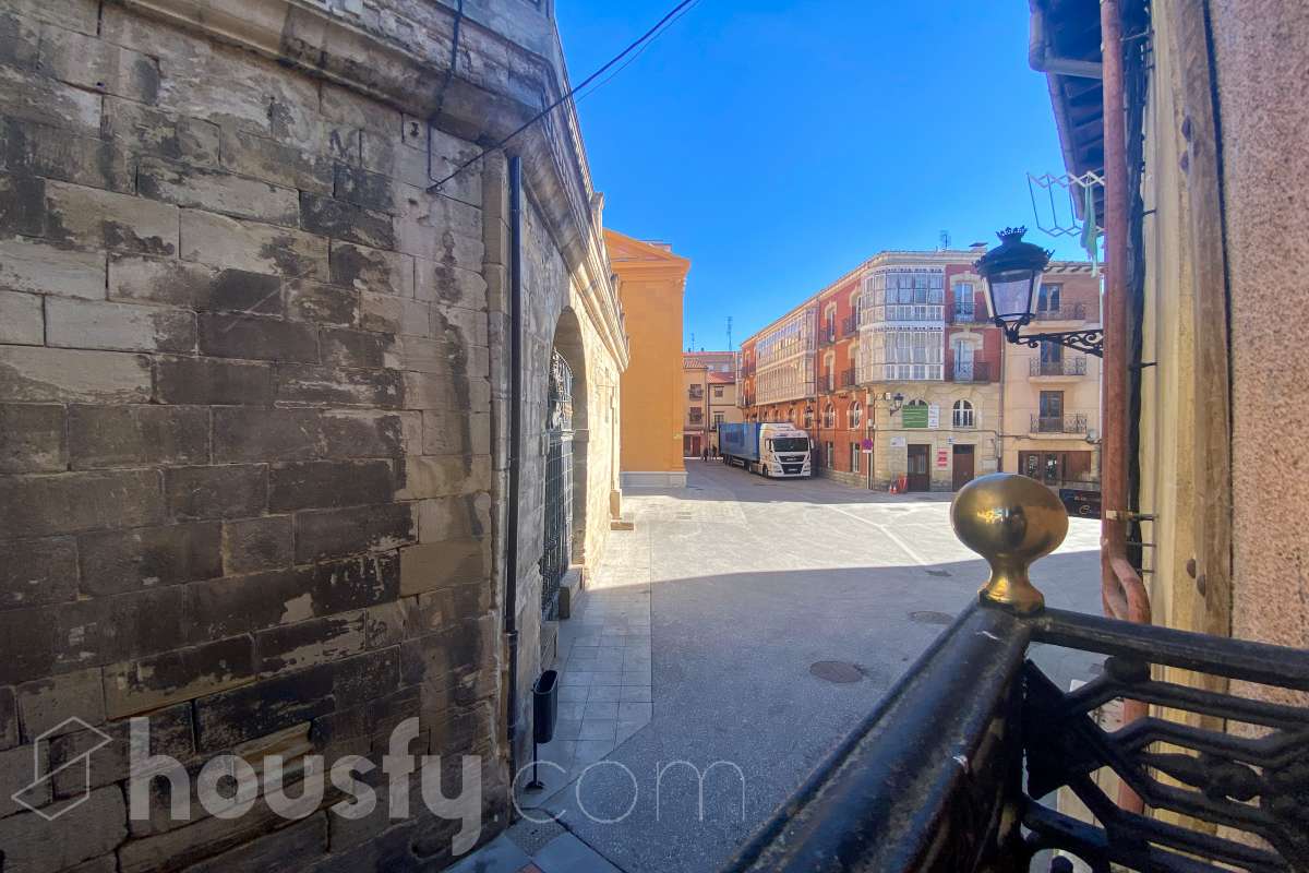 Piso en venta en Plaza Santa María,  Miranda de Ebro-0