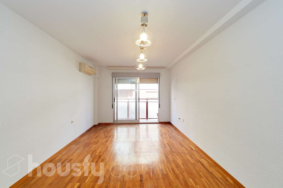 Piso en alquiler en Carrer Italia, Centro, Alicante / Alacant-1