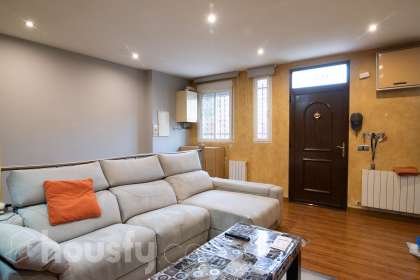 Bajo en Calle Nazaret