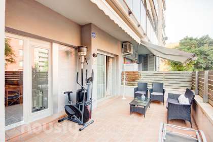 Bajo en Carrer de Marià Ribas i Bertran