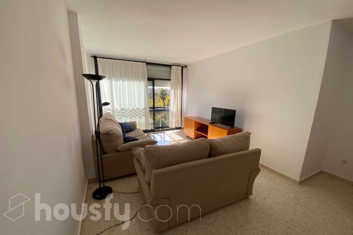 Piso en alquiler en Calle Alfonso Lasso de la Vega, Prado de San Sebastián - Felipe II - Bueno Monreal, Sevilla-1