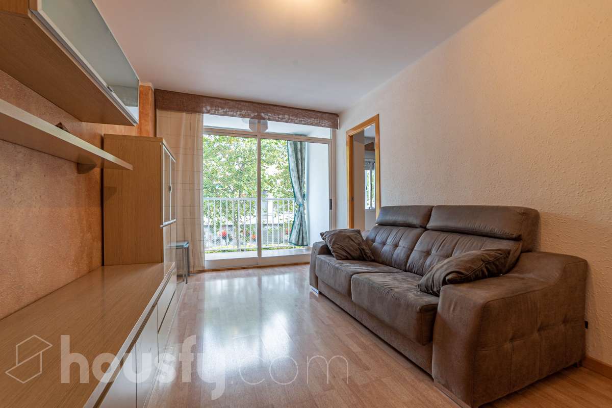 Piso en alquiler en Carrer Bonestar,  Cornellà de Llobregat-0