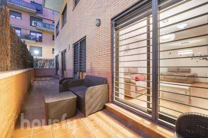 Bajo en Calle Maestro Pablo Guzmán